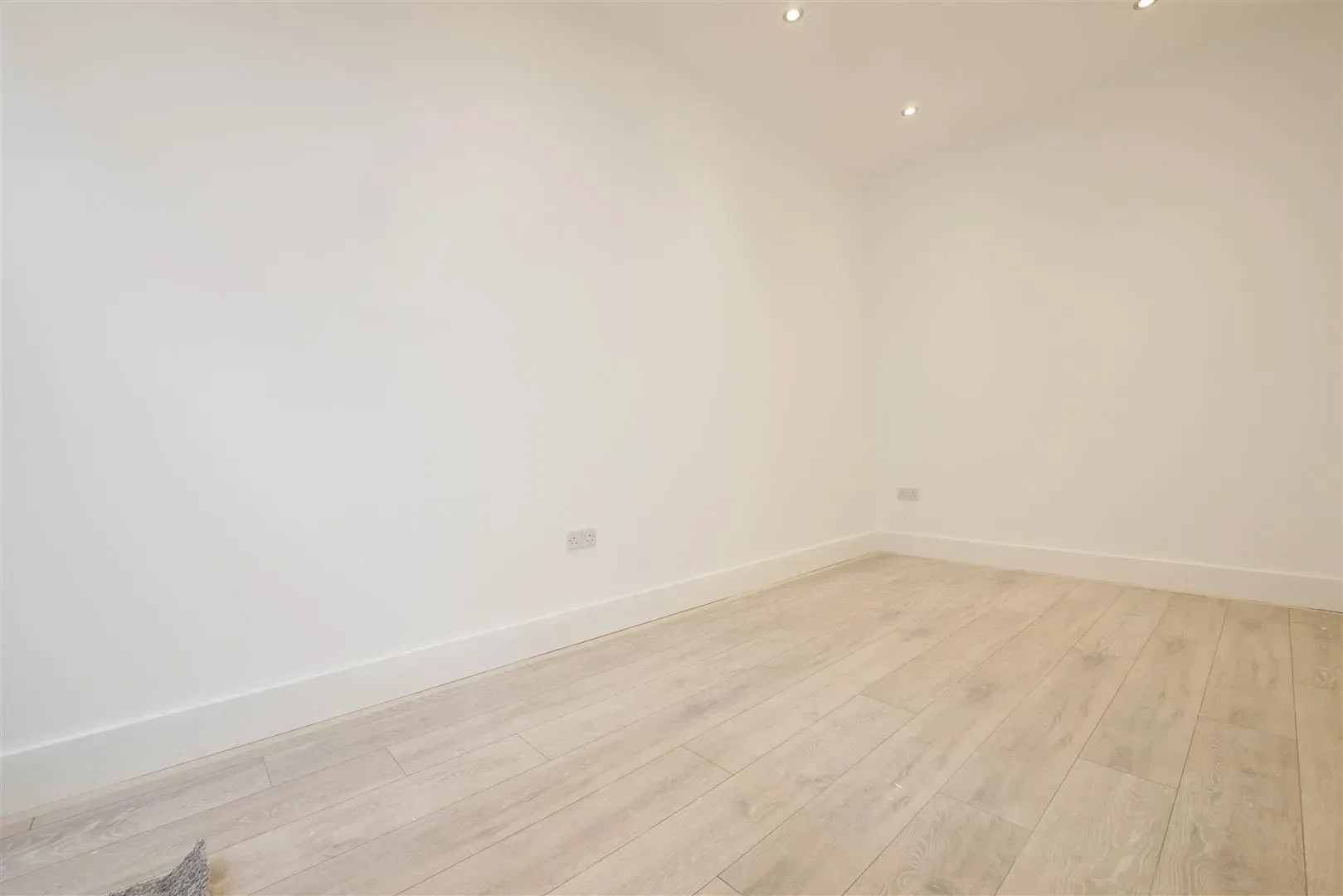 Flat Evering Road in Greater London
