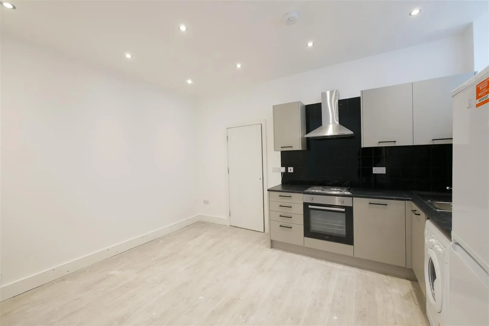 Flat Evering Road in Greater London