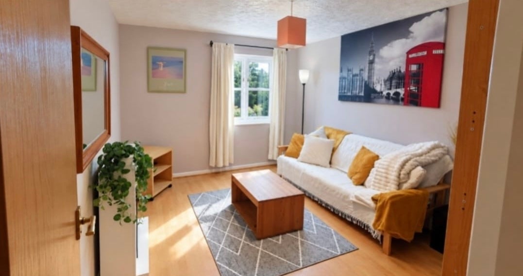 Flat Dilhorne Close in Greater London