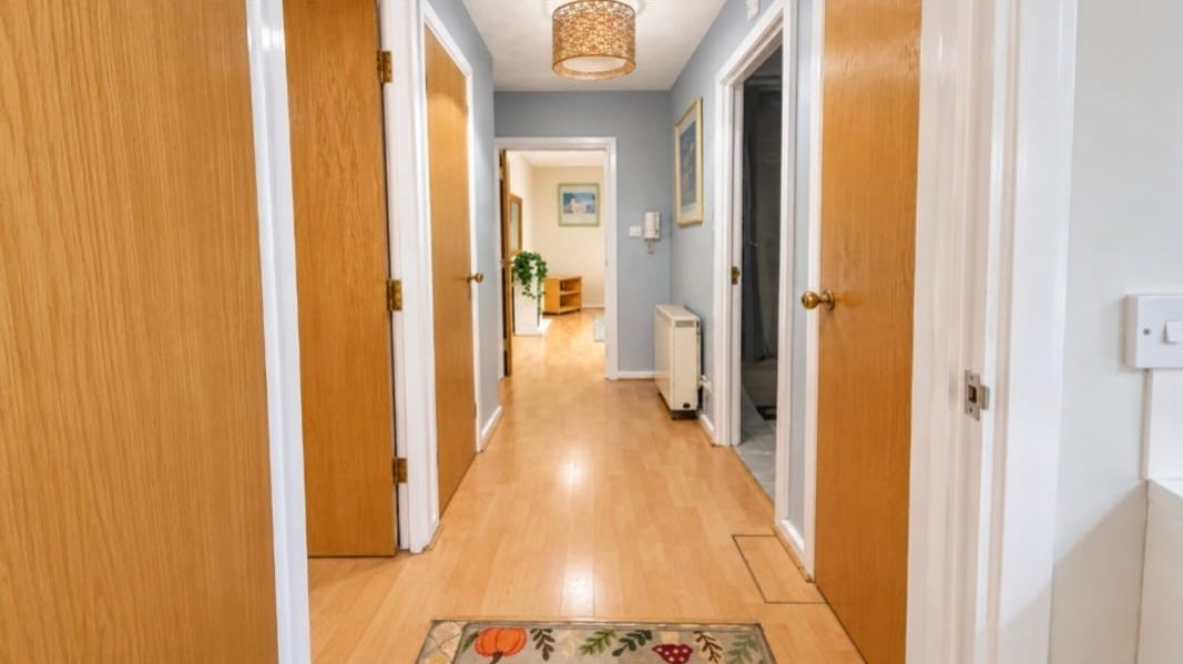 Flat Dilhorne Close in Greater London