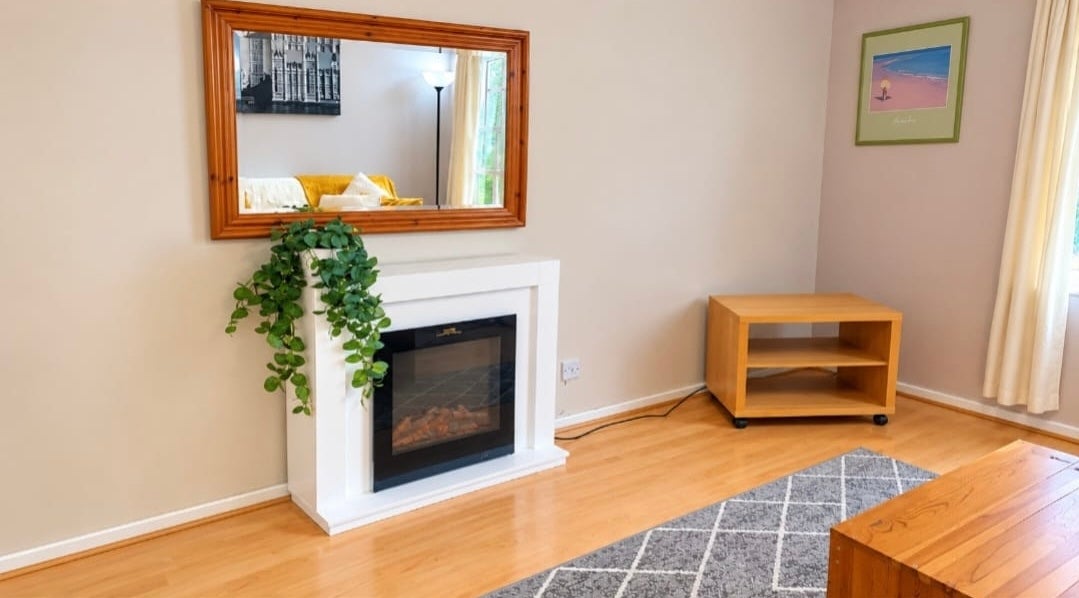 Flat Dilhorne Close in Greater London