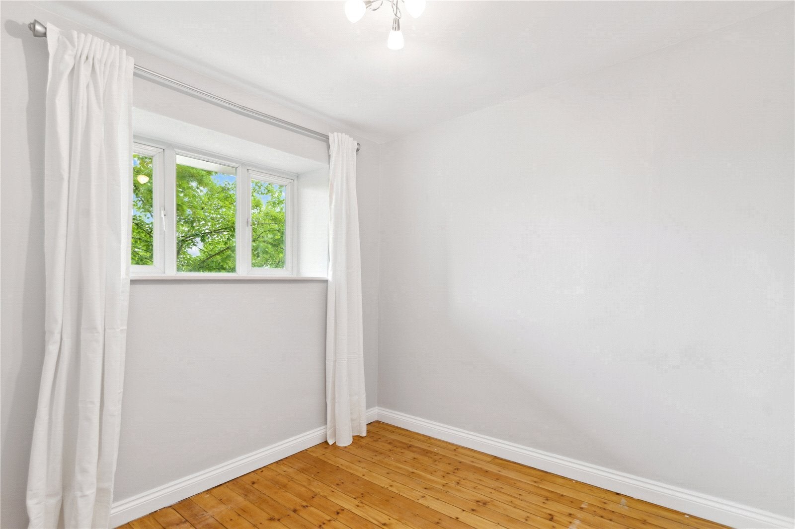 Flat Upper Richmond Road in Greater London