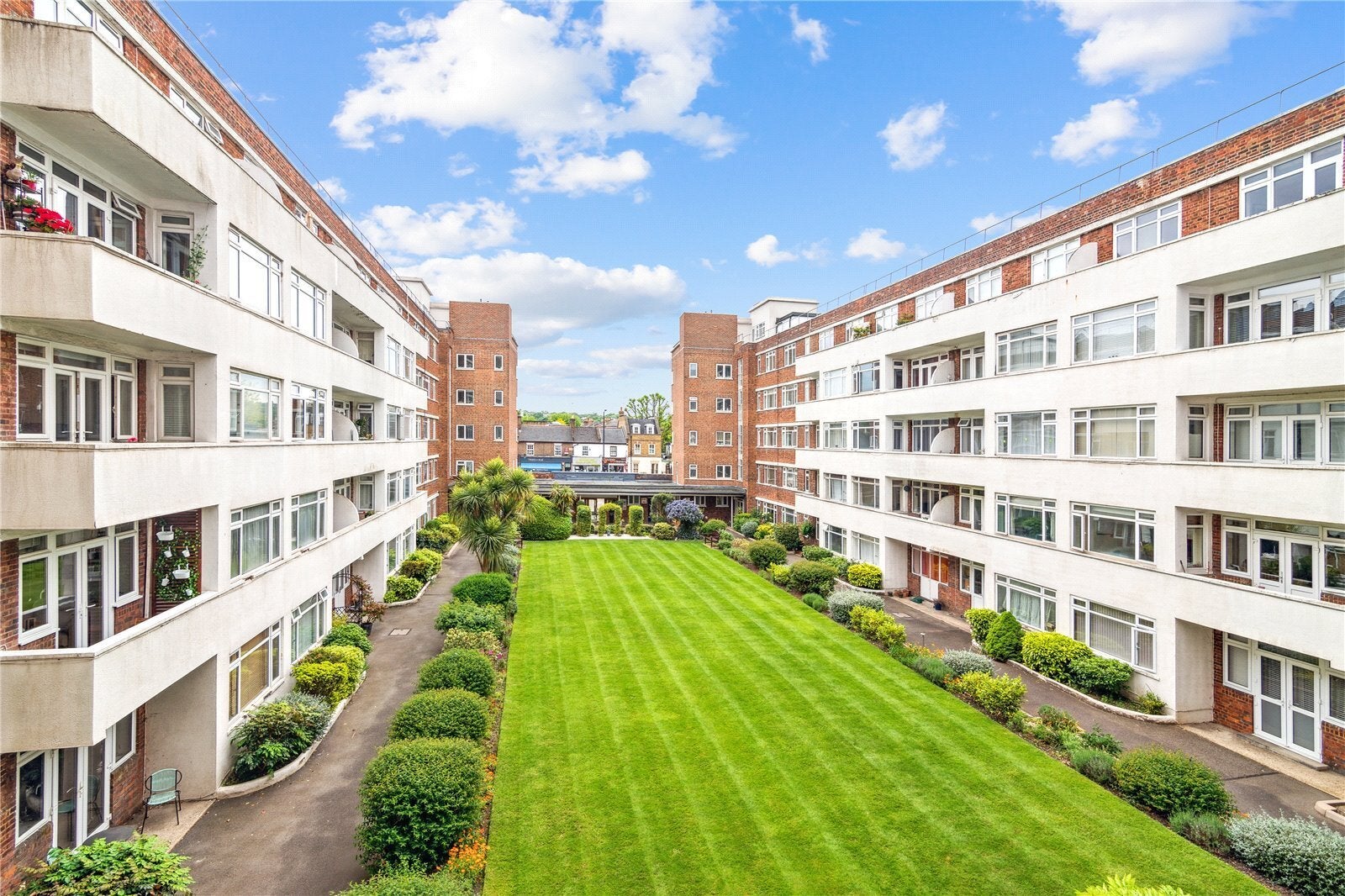 Flat Upper Richmond Road in Greater London