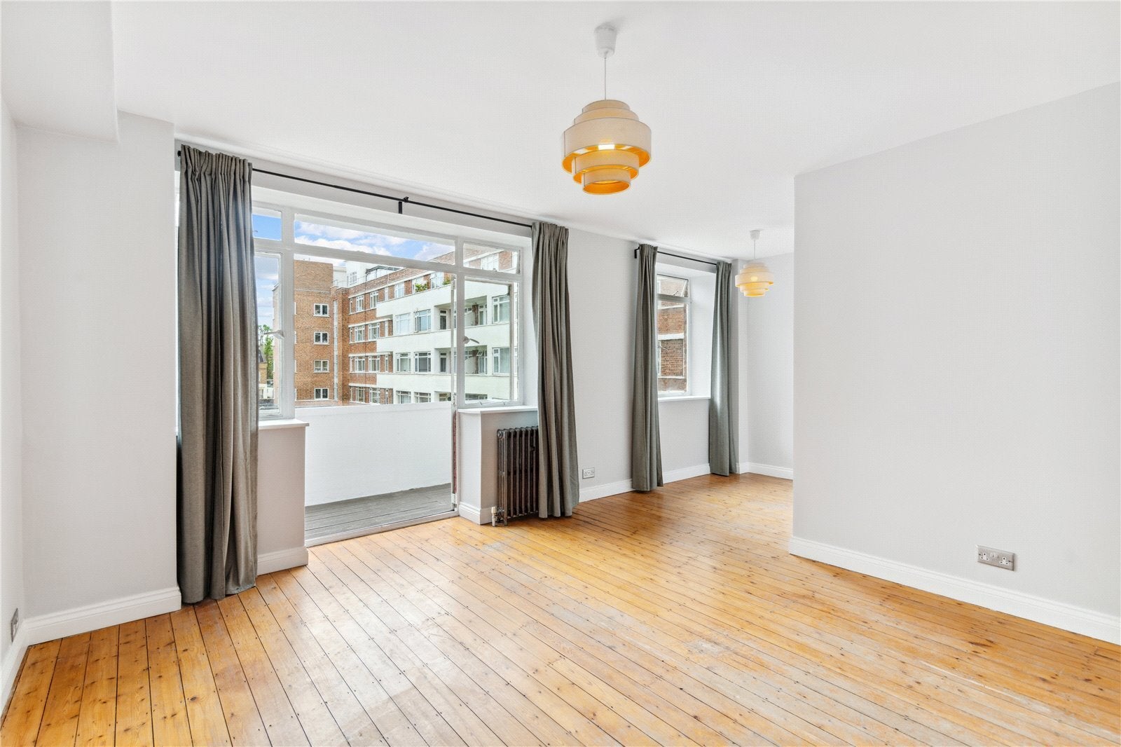 Flat Upper Richmond Road in Greater London