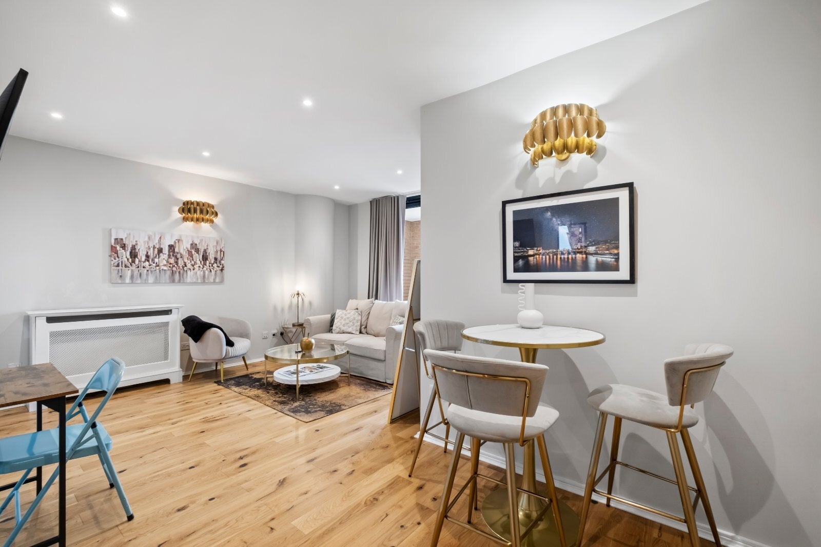Flat Point W Access Road in Greater London