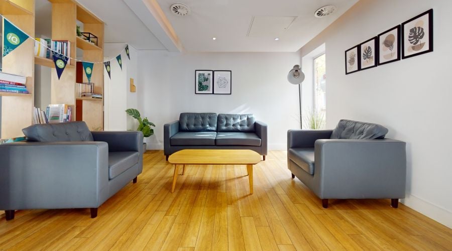 Flat Queensgate in Kirklees