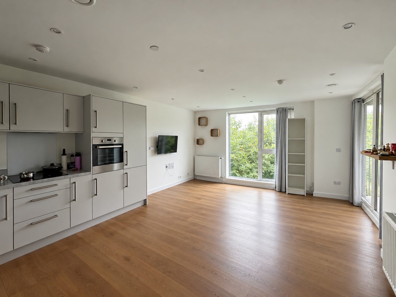 Flat Mahindra Way in Greater London