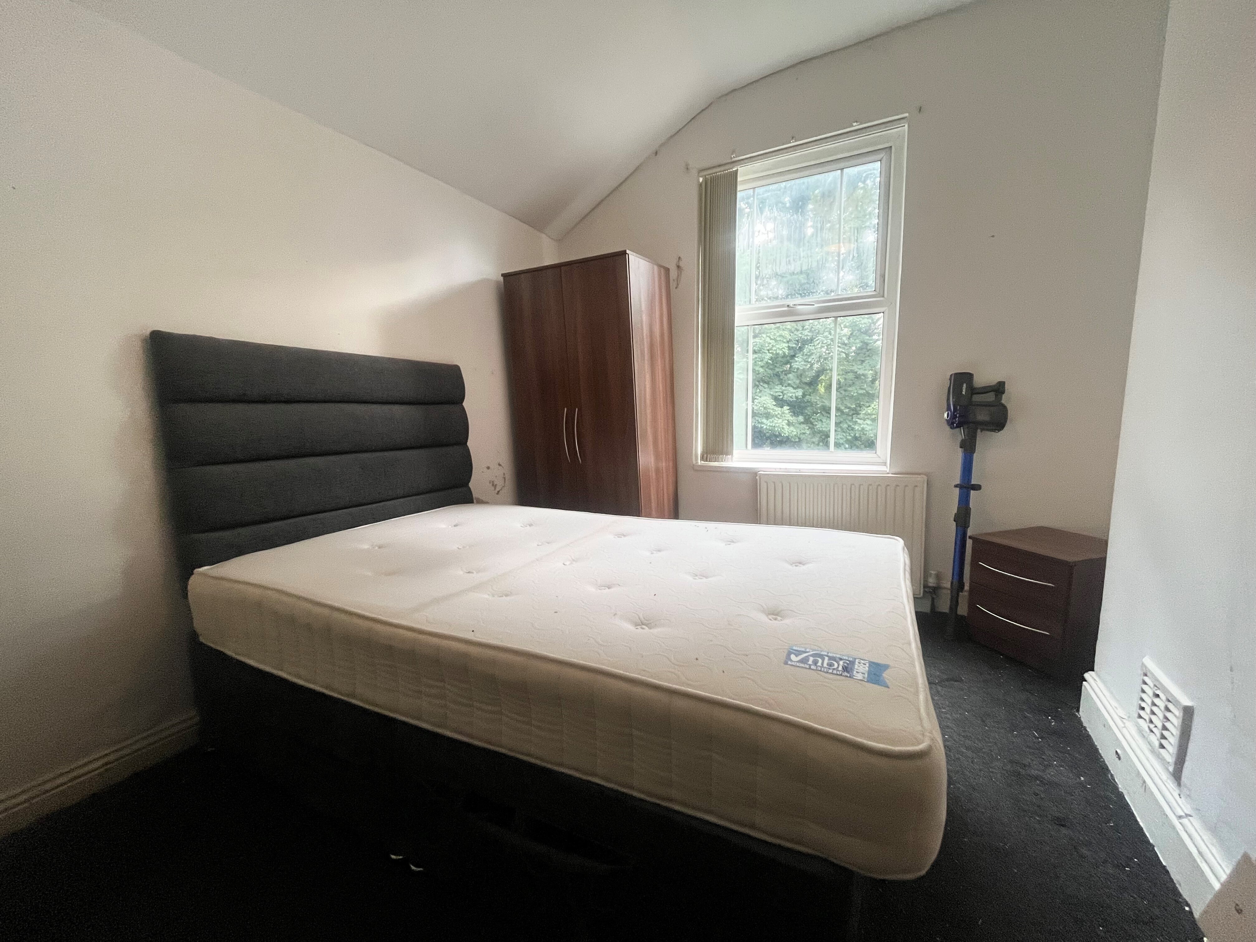 Room Alexander Road in Birmingham