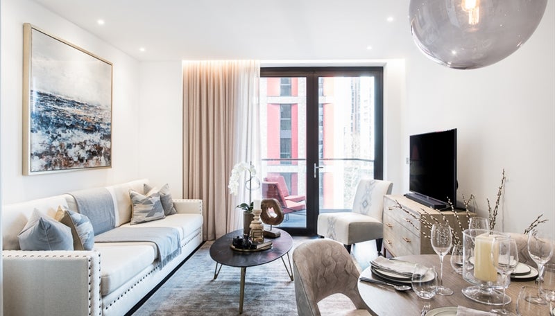 Flat Ponton Road in Greater London
