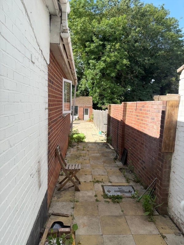 Room Pinner Road in Greater London