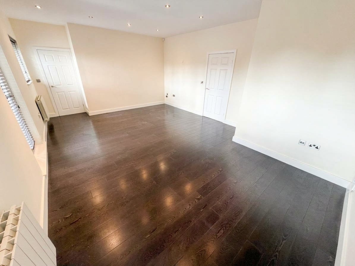 Flat Carr Lane in Doncaster