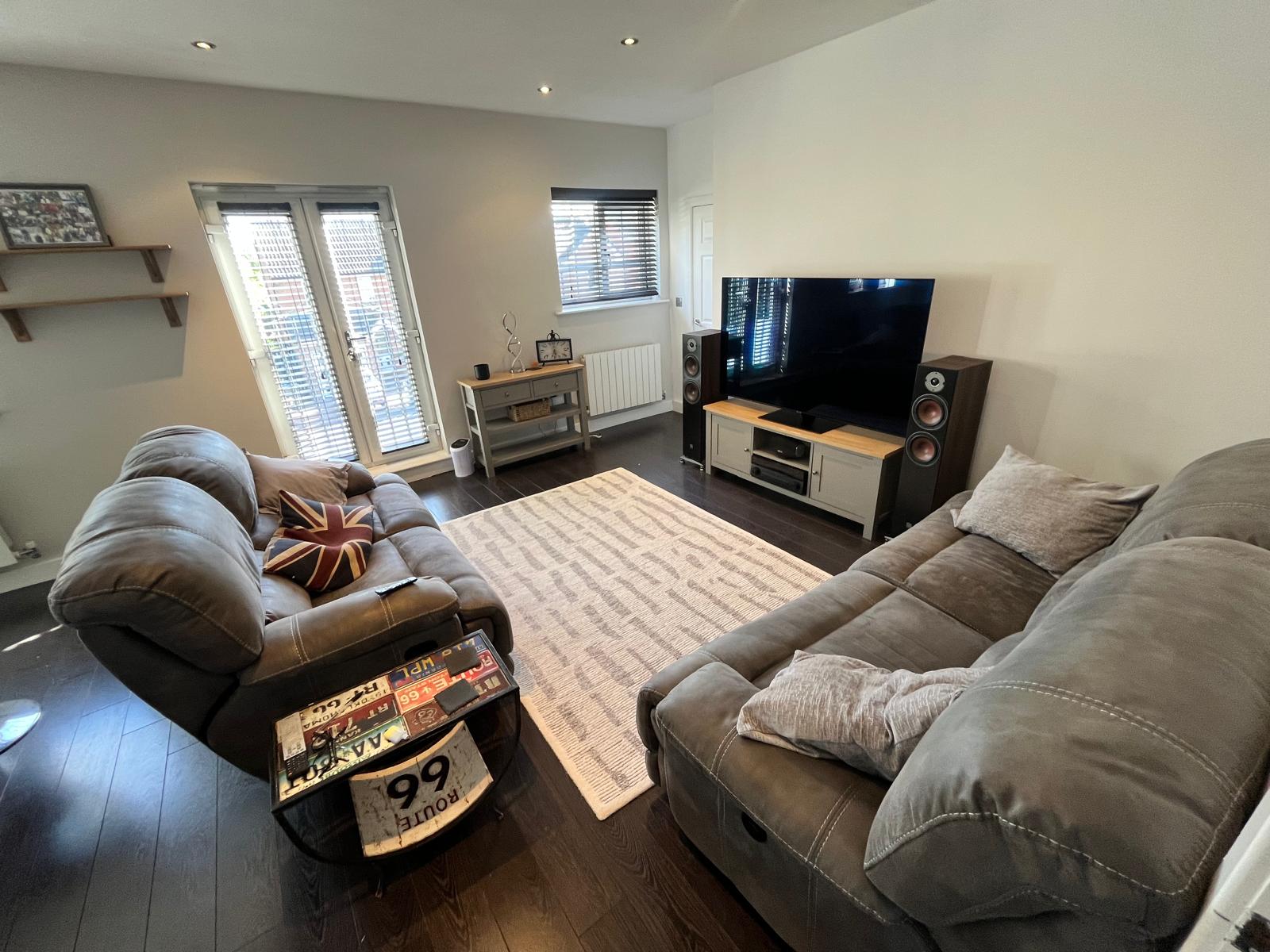 Flat Carr Lane in Doncaster