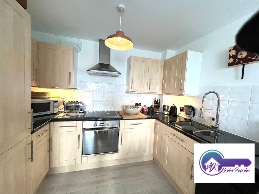 Flat Dairy Close in Greater London