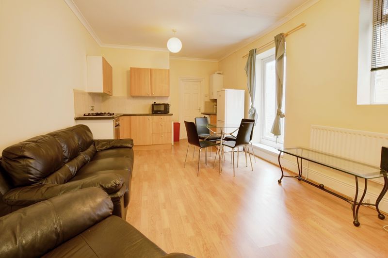Flat St Georges Terrace in Newcastle upon Tyne