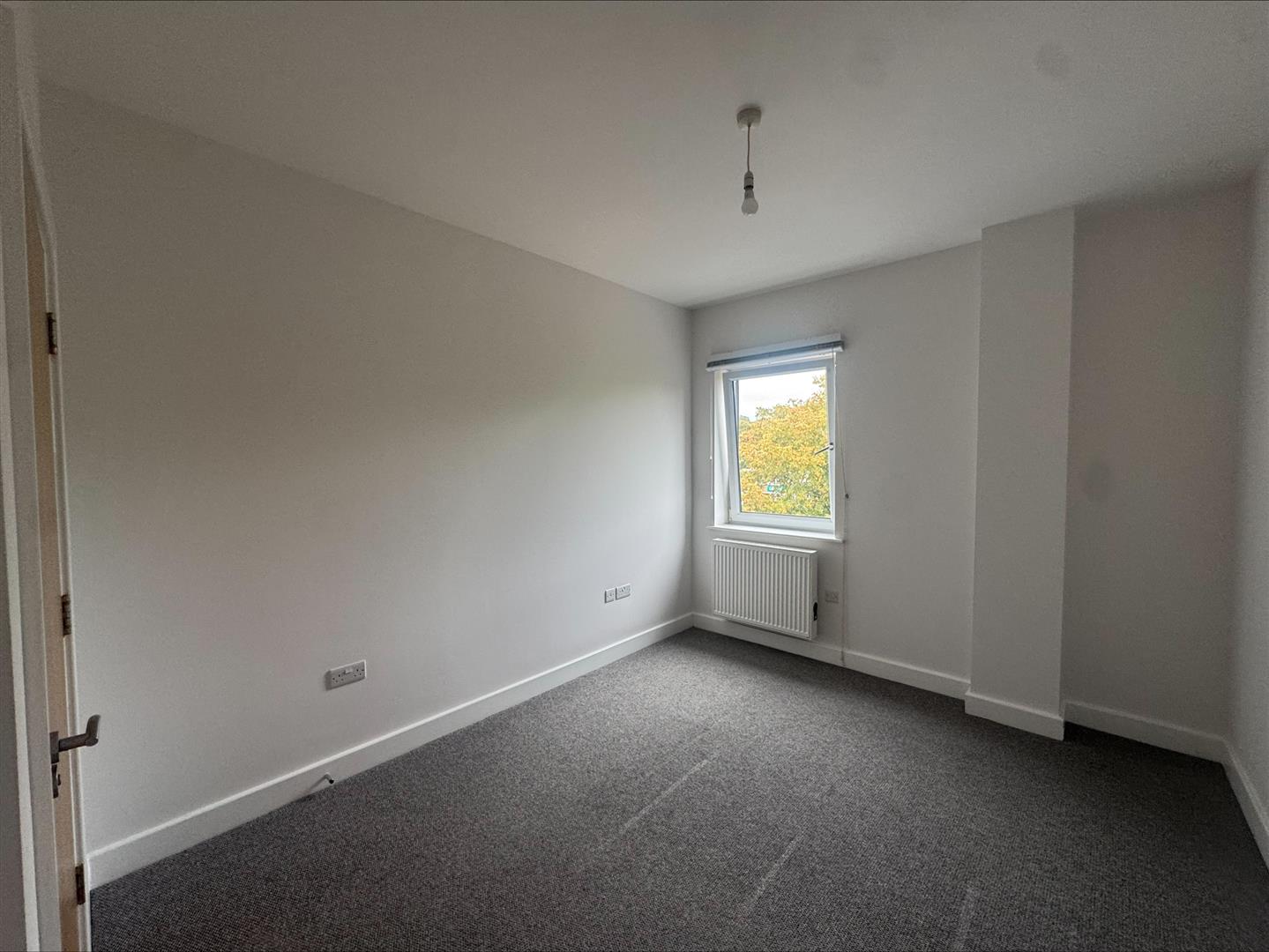 Flat Knoll Road in Surrey Heath