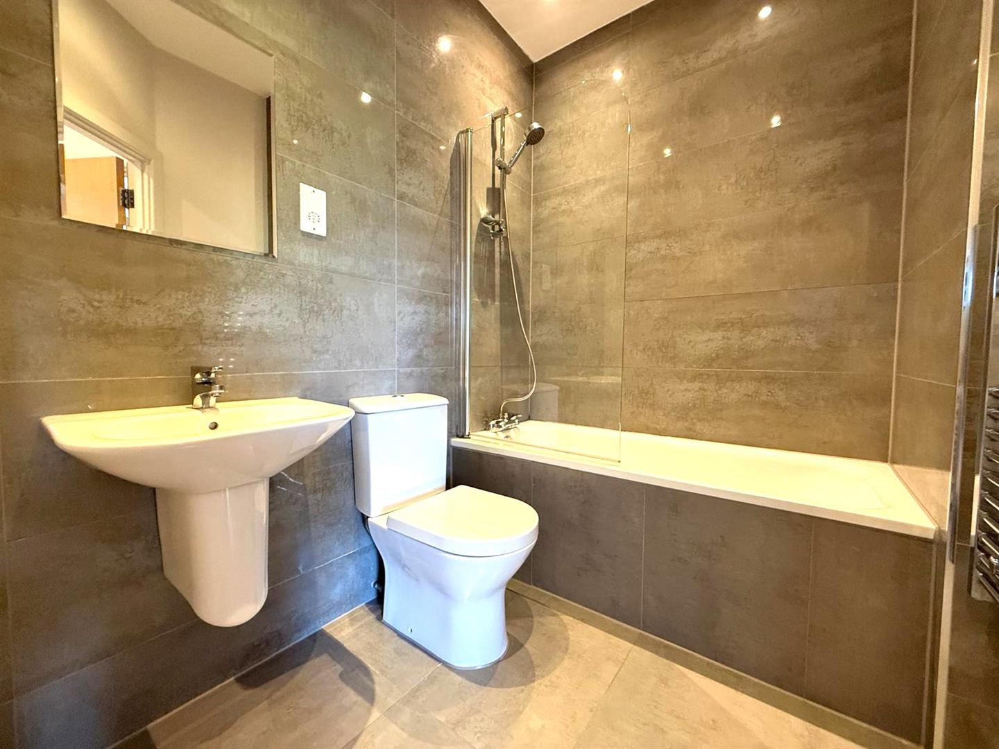 Flat Knoll Road in Surrey Heath