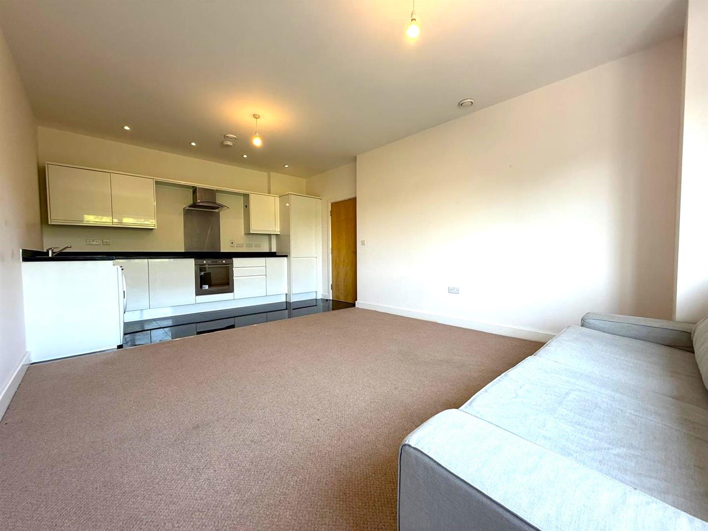 Flat Knoll Road in Surrey Heath