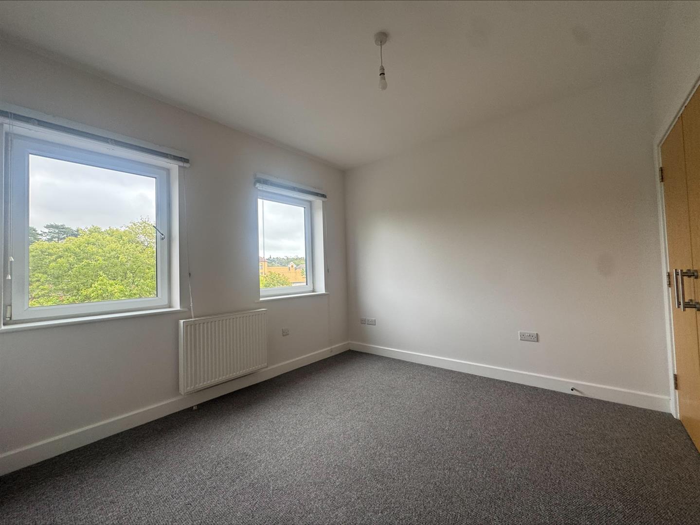 Flat Knoll Road in Surrey Heath
