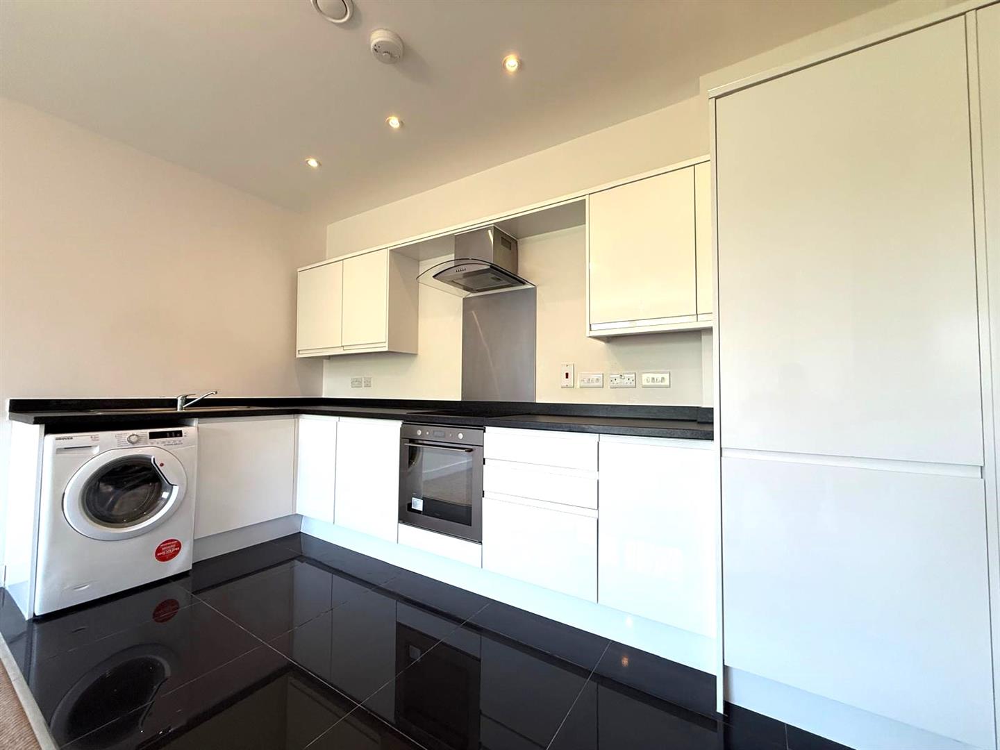 Flat Knoll Road in Surrey Heath