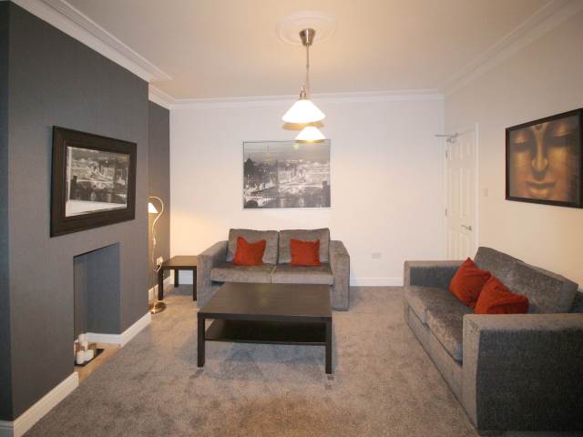 Room Back Rosemont Walk in Leeds