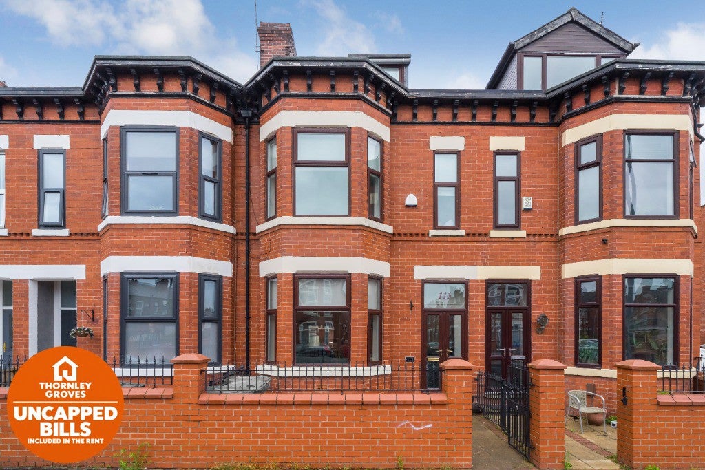 Flat Seedley Park Road in Salford