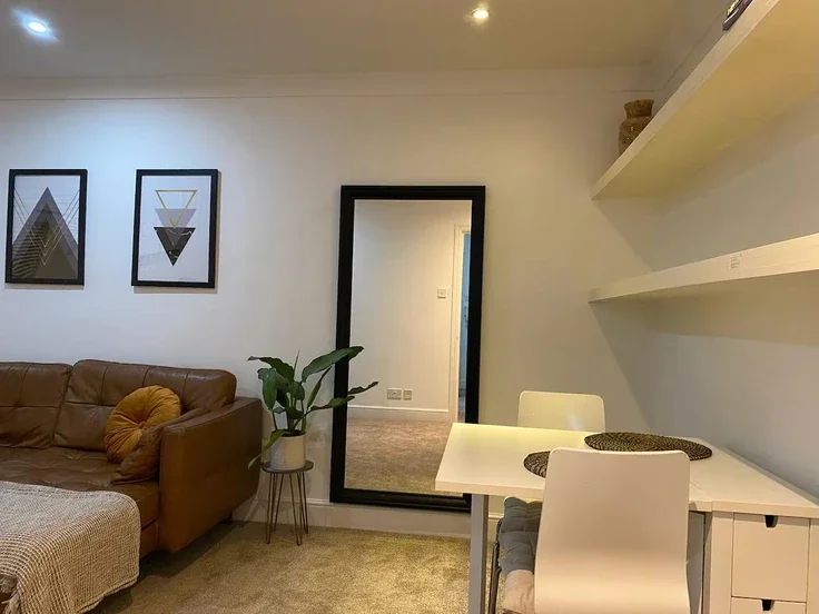 Flat Leather Lane in Greater London