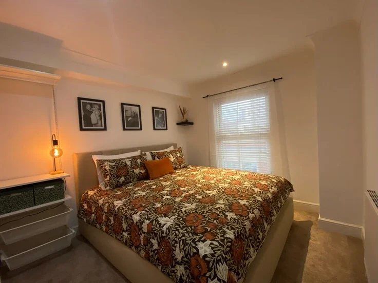 Flat Leather Lane in Greater London