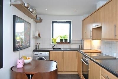 Flat Wingmore Road in Greater London