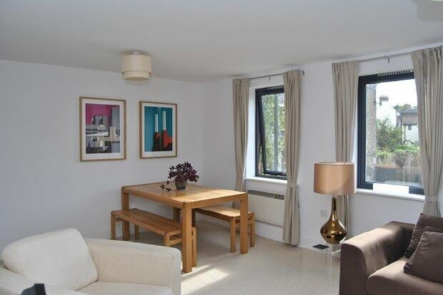 Flat Wingmore Road in Greater London