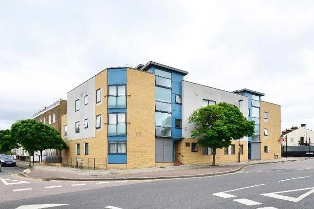 Flat Wingmore Road in Greater London