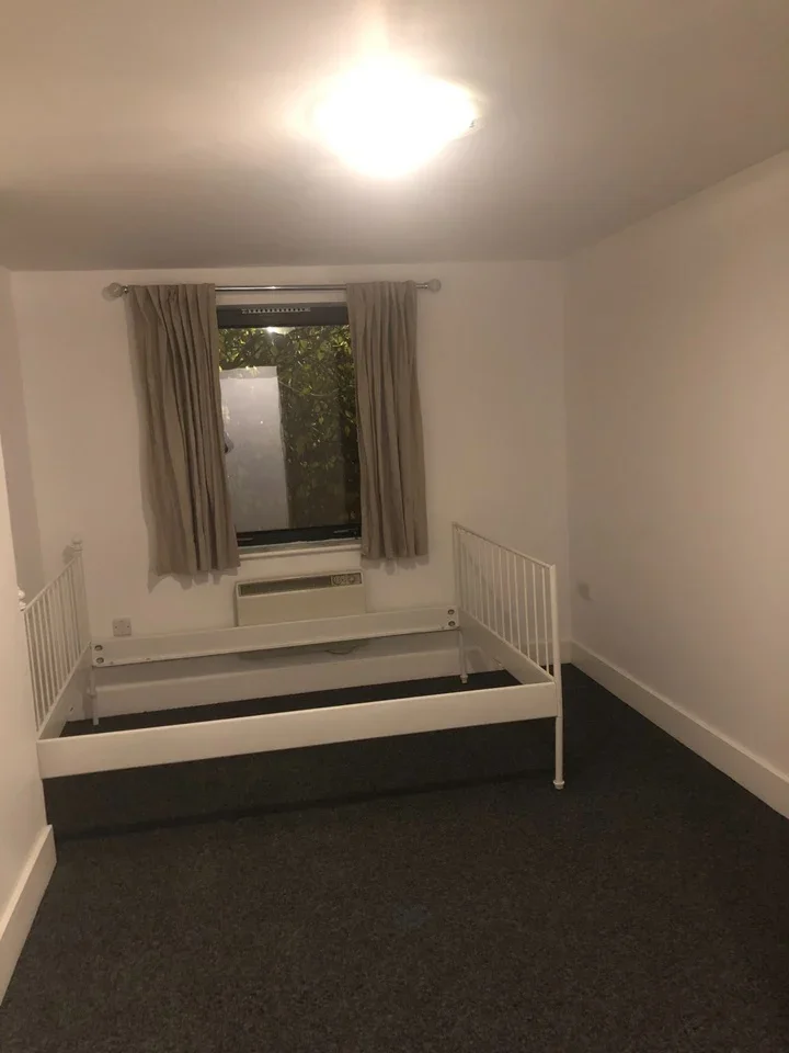 Flat Wingmore Road in Greater London