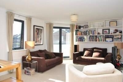 Flat Wingmore Road in Greater London