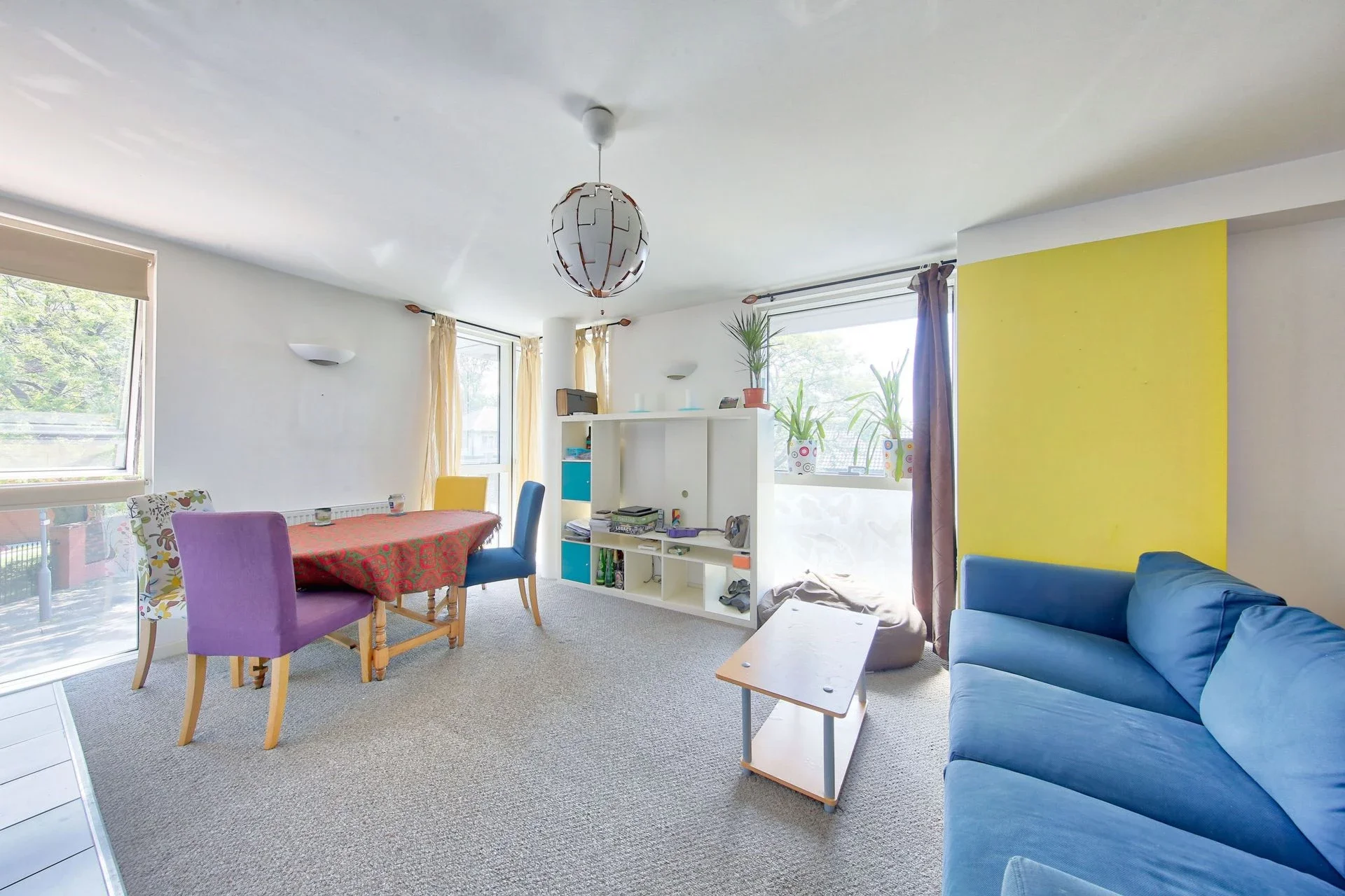 Flat Mapleton Road in Greater London
