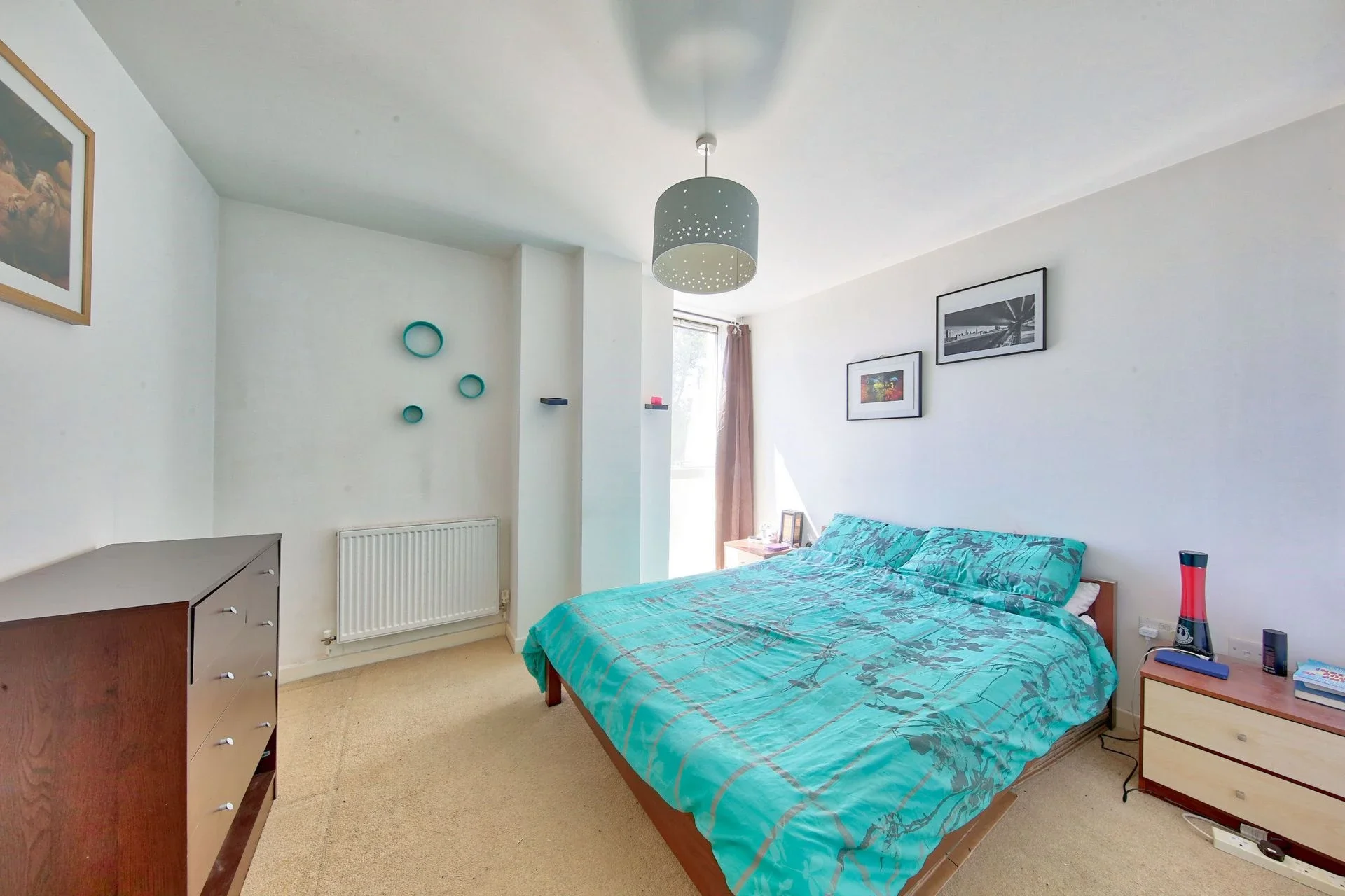 Flat Mapleton Road in Greater London