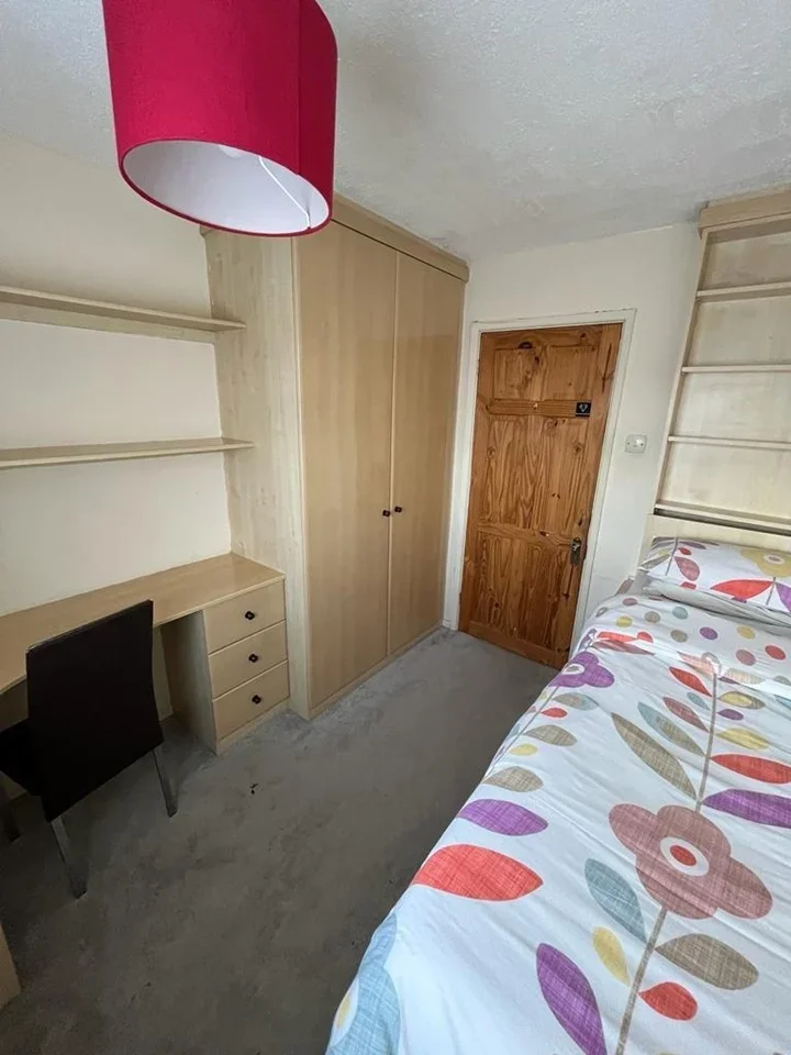 Room Bonnington Walk in Bristol