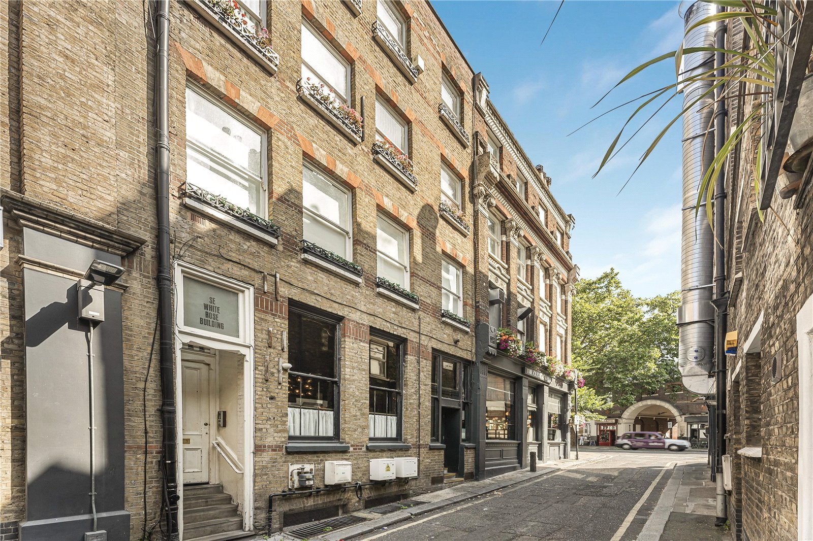 Flat Eyre Street Hill in Greater London