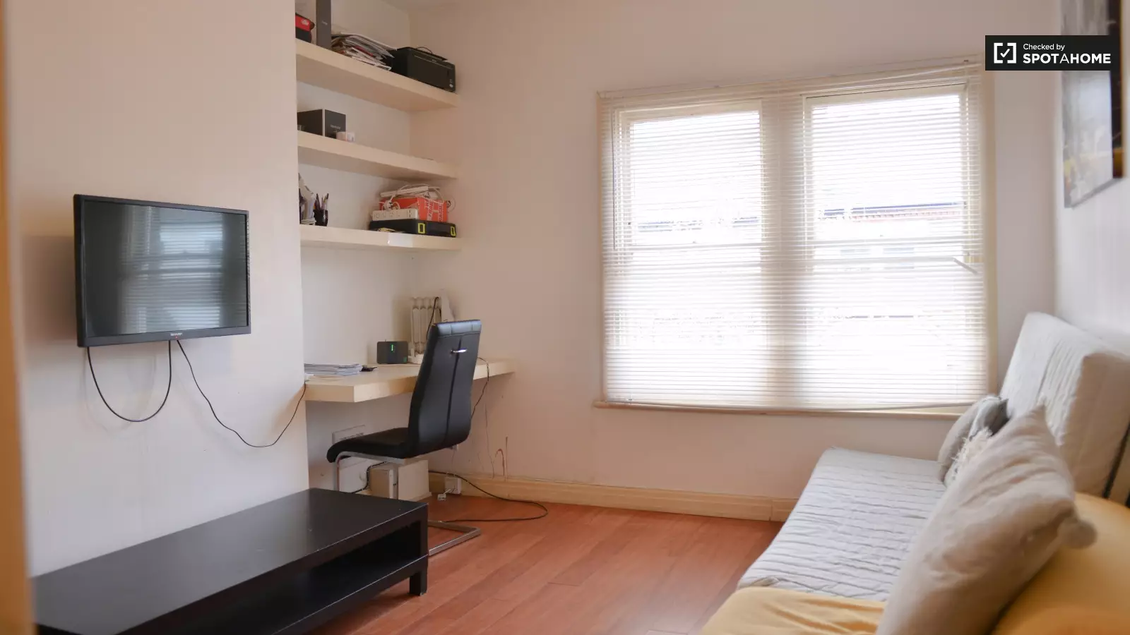 Flat Glengall Road in Greater London