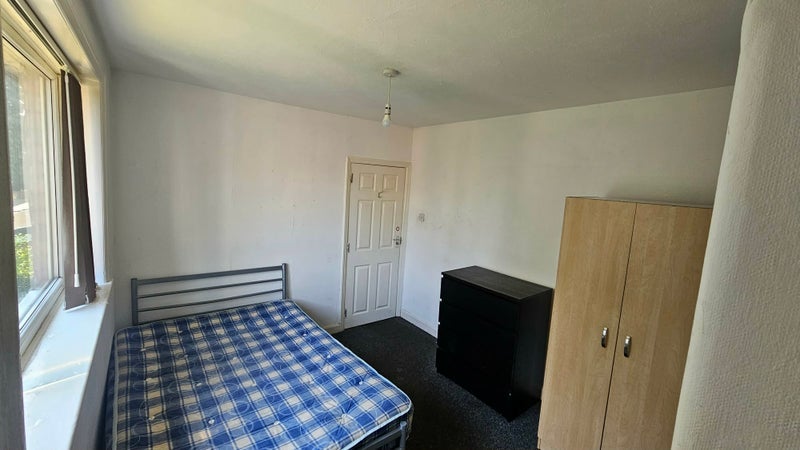 Room Somerford Avenue in Manchester