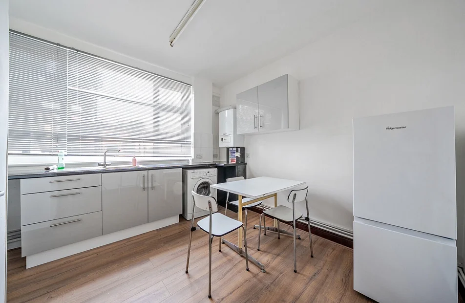 Flat Mitcham Road in Greater London