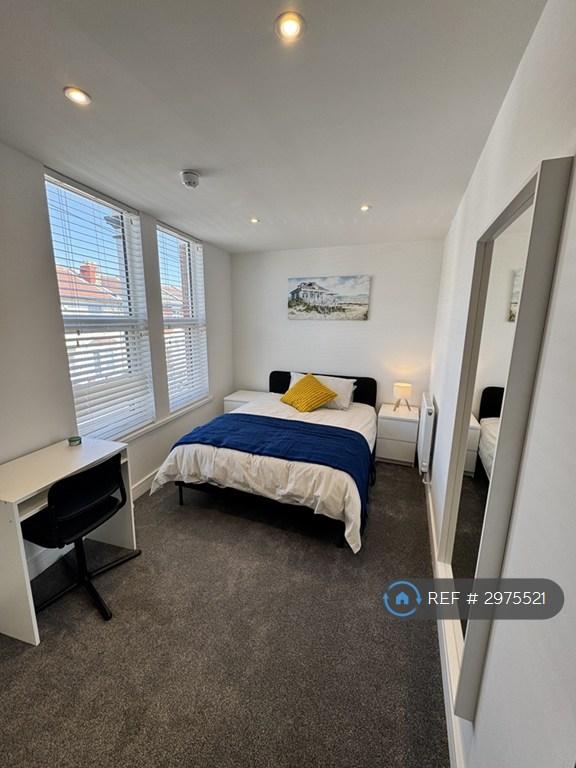 Room Pitcroft Road in Portsmouth