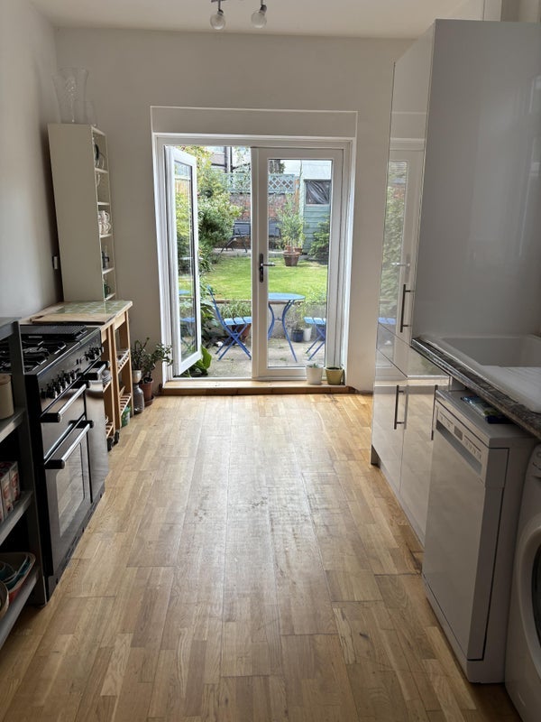 Room Queensland Avenue in Coventry