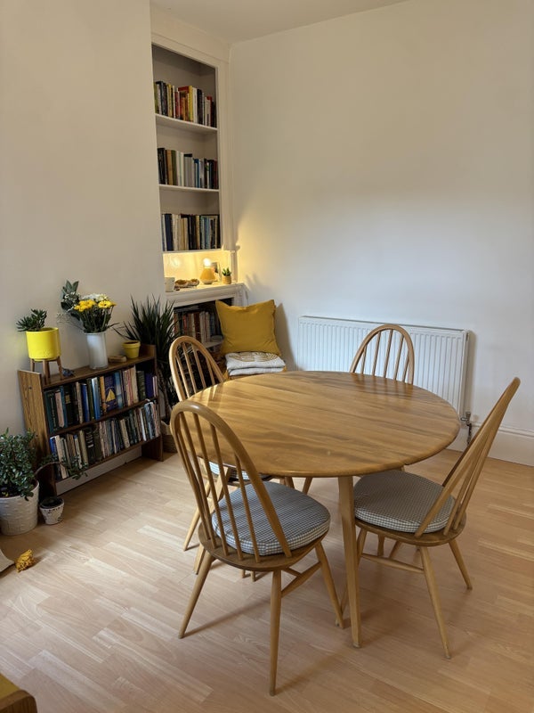 Room Queensland Avenue in Coventry