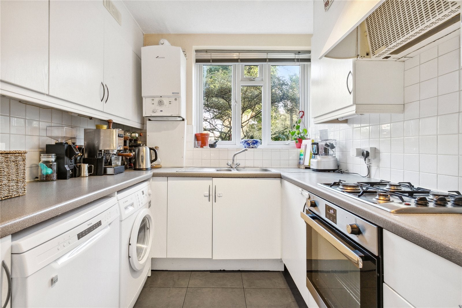 Flat Edgeley Road in Greater London