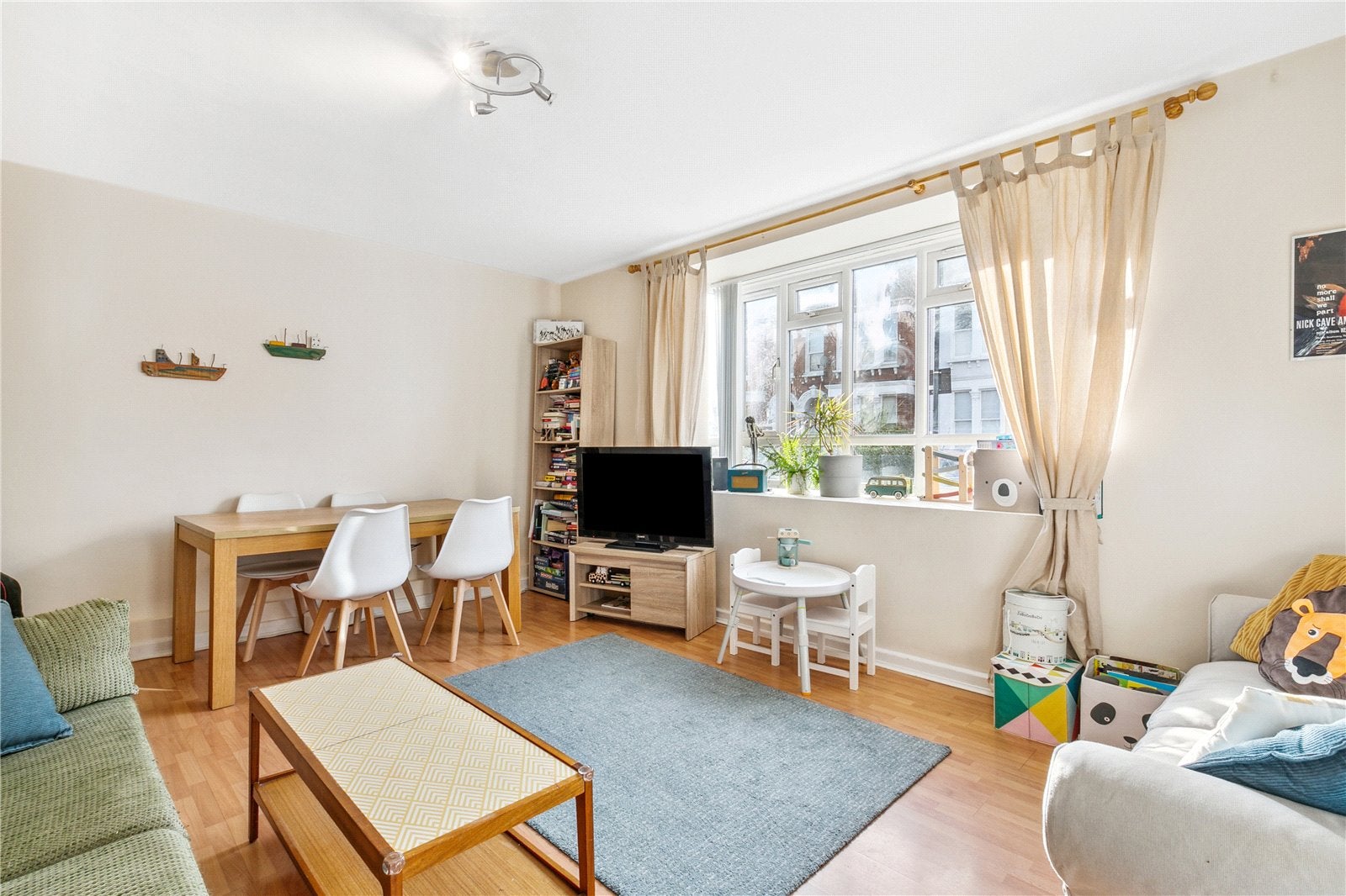 Flat Edgeley Road in Greater London