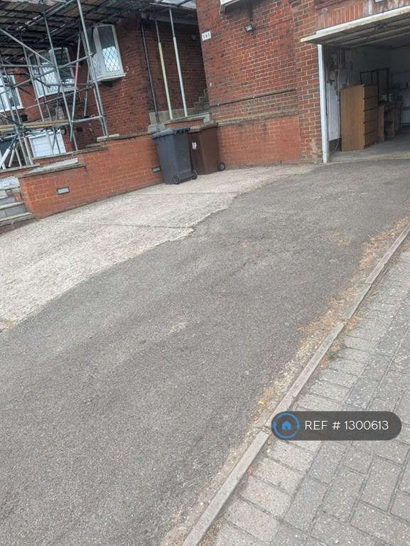House Mutton Lane in Hertsmere