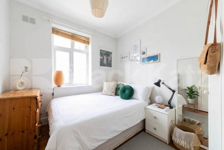 Flat Iverson Road in Greater London