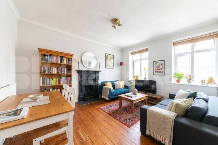 Flat Iverson Road in Greater London