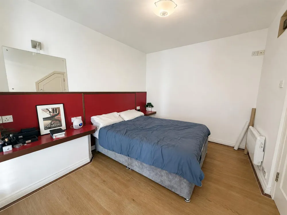 Flat Allhallows Court in Exeter