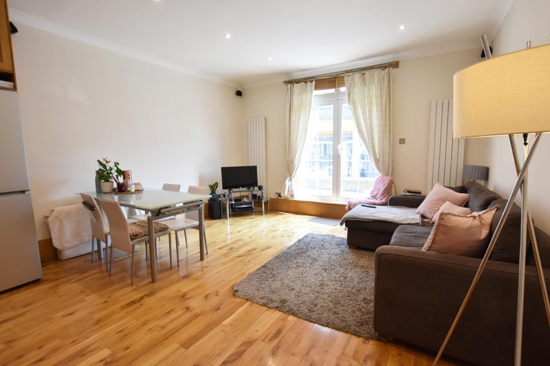 Flat Fulham Palace Road in Greater London