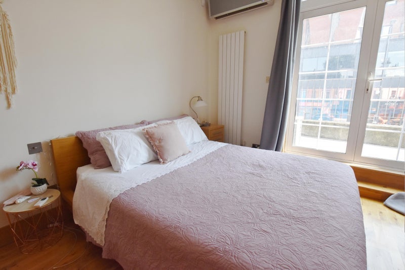 Flat Fulham Palace Road in Greater London